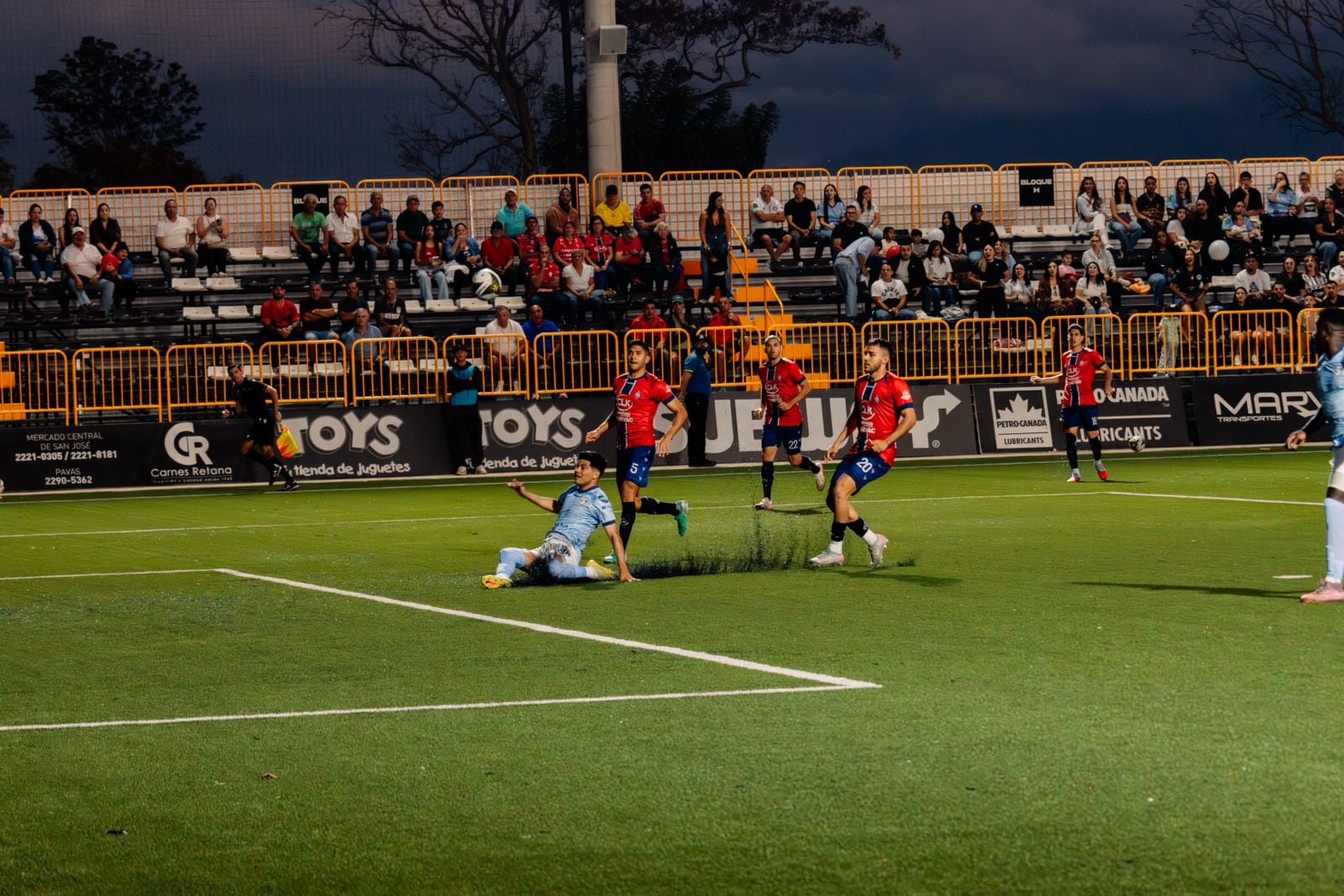 Sporting enfrento a San Carlos