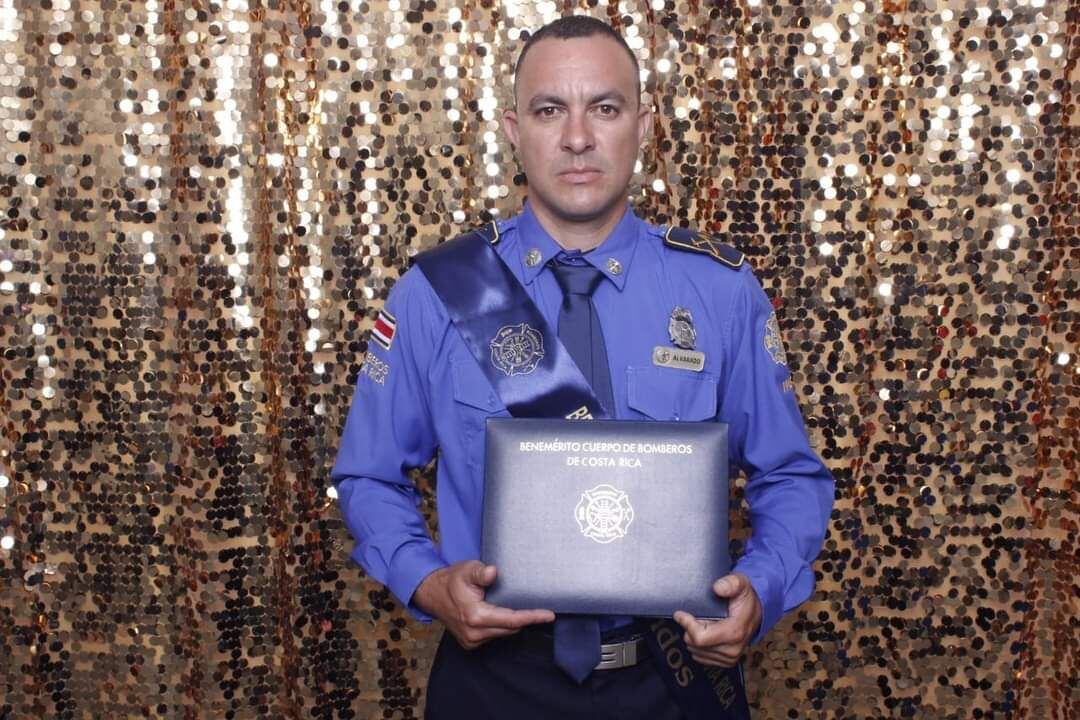 El bombero Jorge Luis Alvarado Núñez falleció en un choque en San Ramón.
