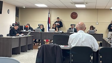 Hijos de imputados lloraron tras un breve encuentro con sus padres durante juicio por secuestro
