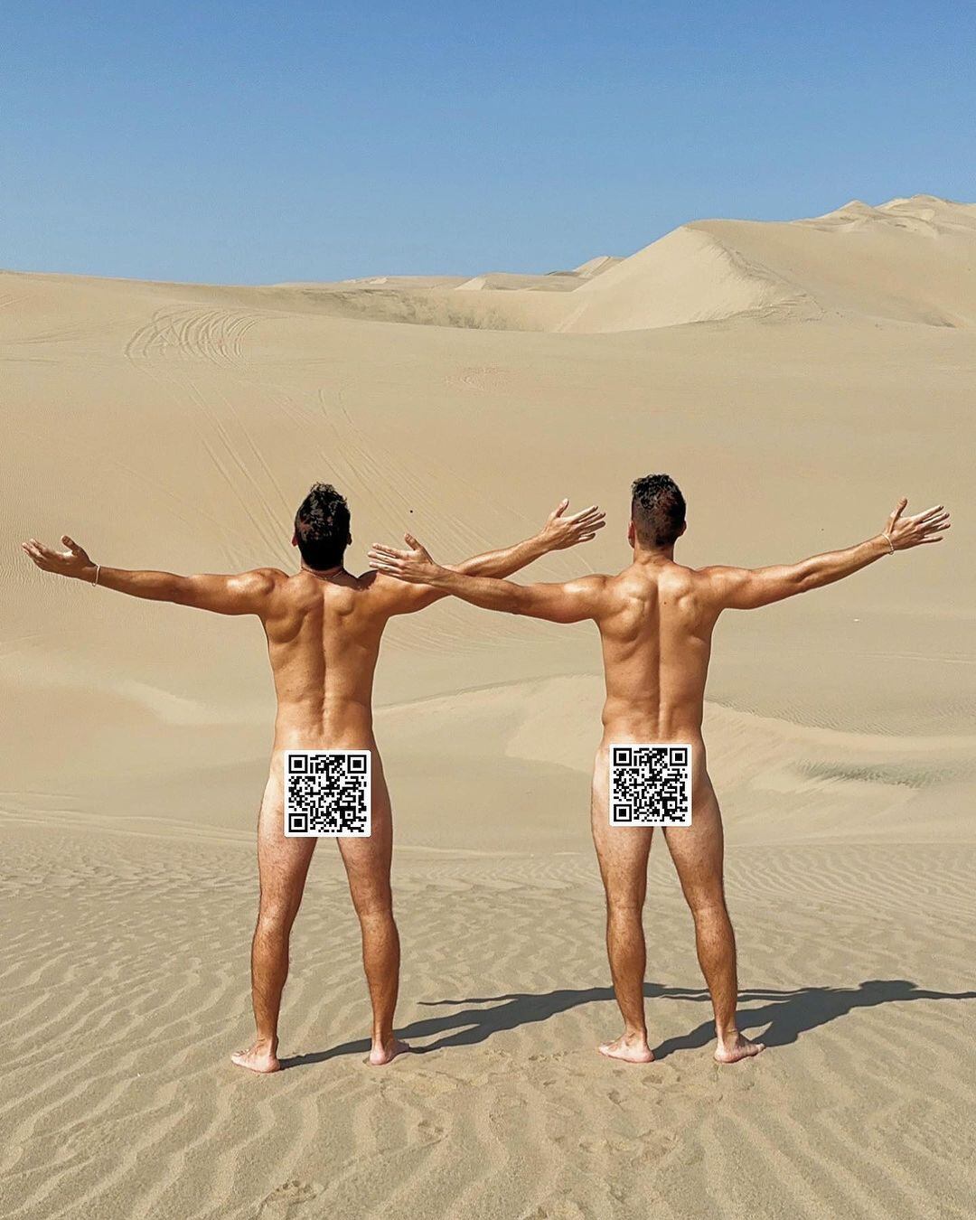 Los gemelos Castillo subieron la temperatura con estas espectaculares fotos, posando como Dios los trajo al mundo.