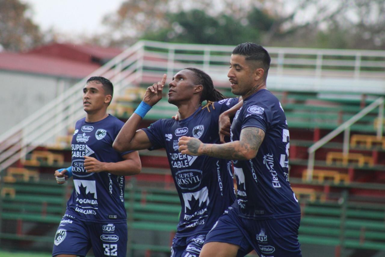 Kadeem Cole se encargó de anotar una de las dianas de Grecia frente a Pérez Zeledón. Fotografía: Grecia