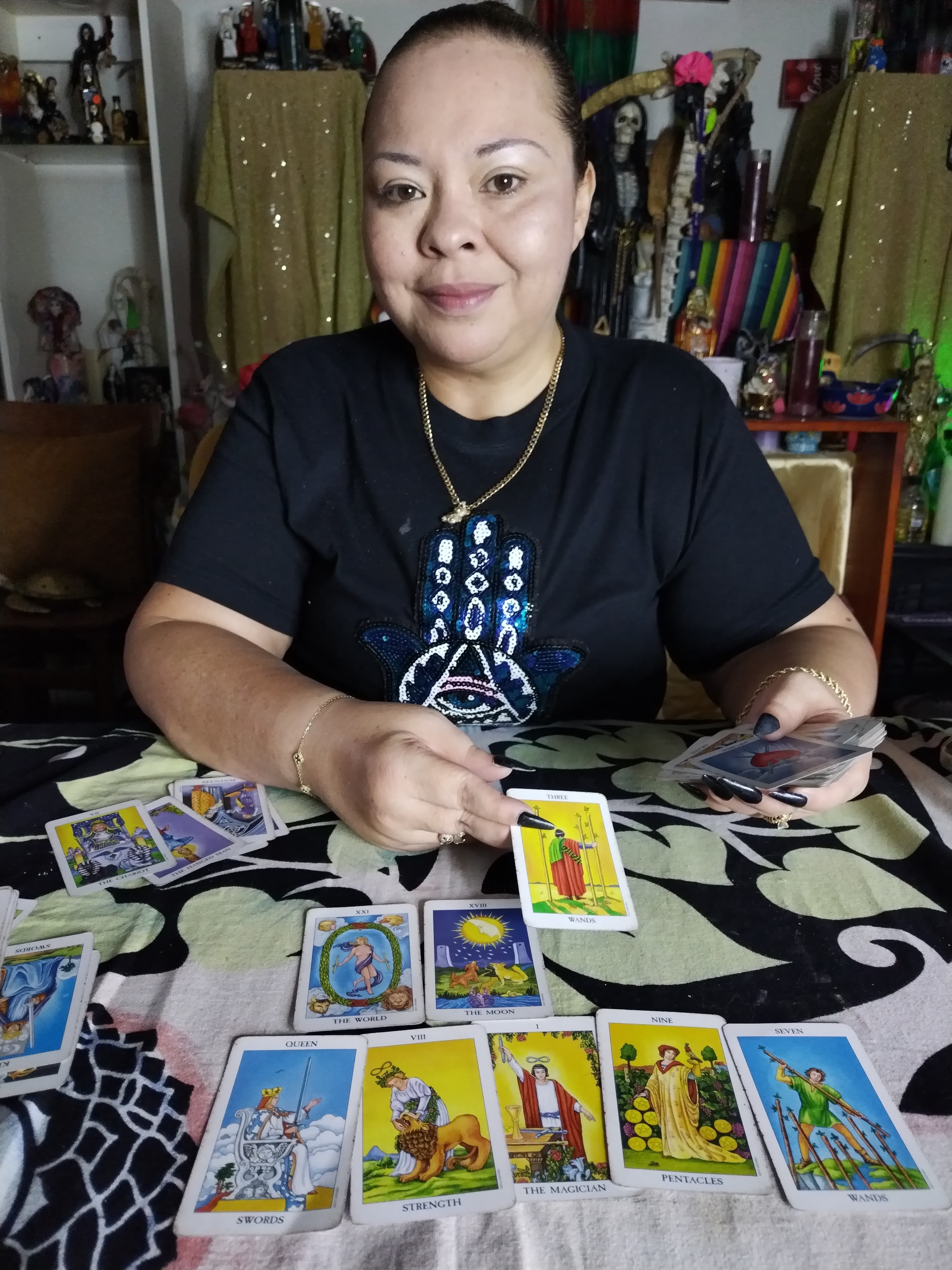 Mithzi Bonilla, conocida en redes sociales como Mithzi-Tarot, le tiró las cartas del tarot a Saprissa y al presidente morado Juan Carlos Rojas
