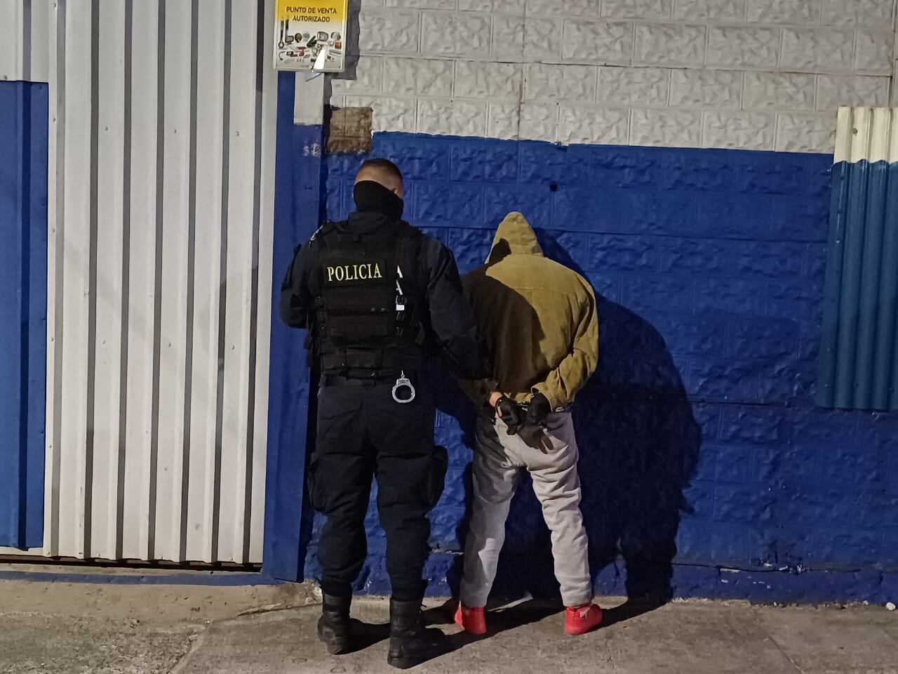 Fuerza Pública detiene a muchachos sospechosos de tentativa de homicidio y otros delitos en Cartago. Foto: MSP