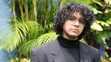 Hizo del bullying por ser nicaragüense su inspiración y la UNA lo reconoció como estudiante modelo