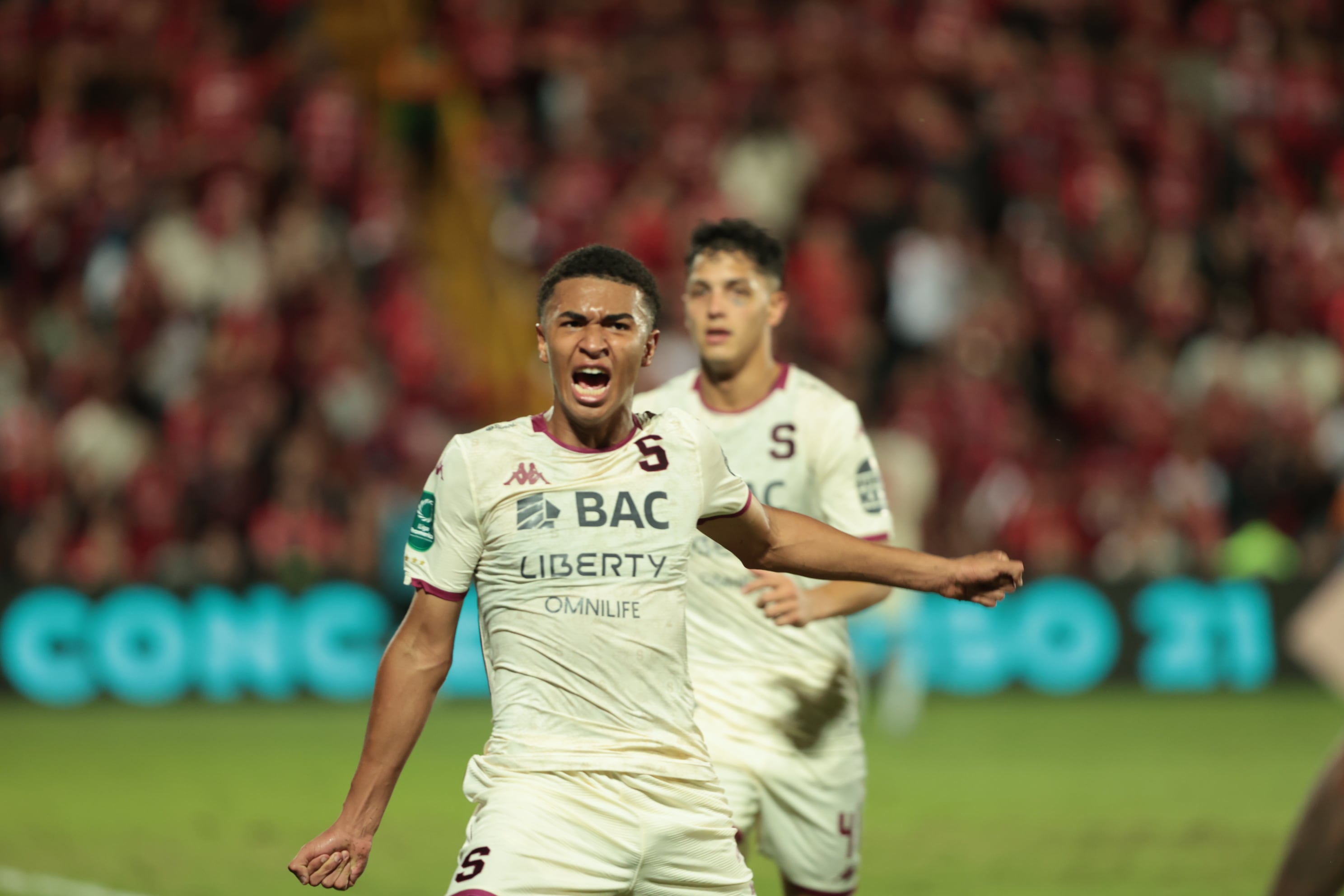 20/12/2025/ partido de ida entre Liga Deportiva Alajuelense vs Saprissa por el partido de vuelta de la final del Torneo apertura de la Liga Promerica 2025 en el estadio Alejandro Morera Soto / foto John Durán