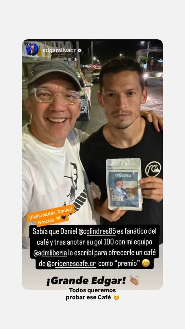 Édgar Silva tuvo un gran detalle con el jugador del Municipal Liberia, Daniel Colindres, luego de que el futbolista anotara el gol 100 en partidos del fútbol de la Primera División de Costa Rica.