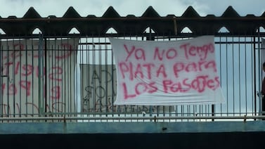 “Ya no tengo plata para los pasajes”: el duro mensaje que pegaron en un conocido puente de Costa Rica