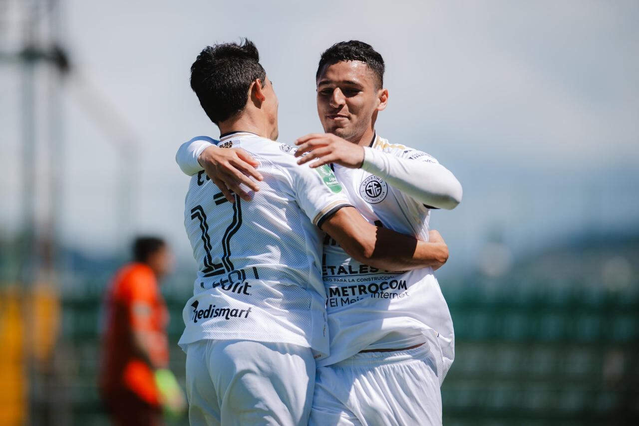 Sporting empató el juego contra Santa Ana, gracias a un error del los árbitros. Prensa SFC.