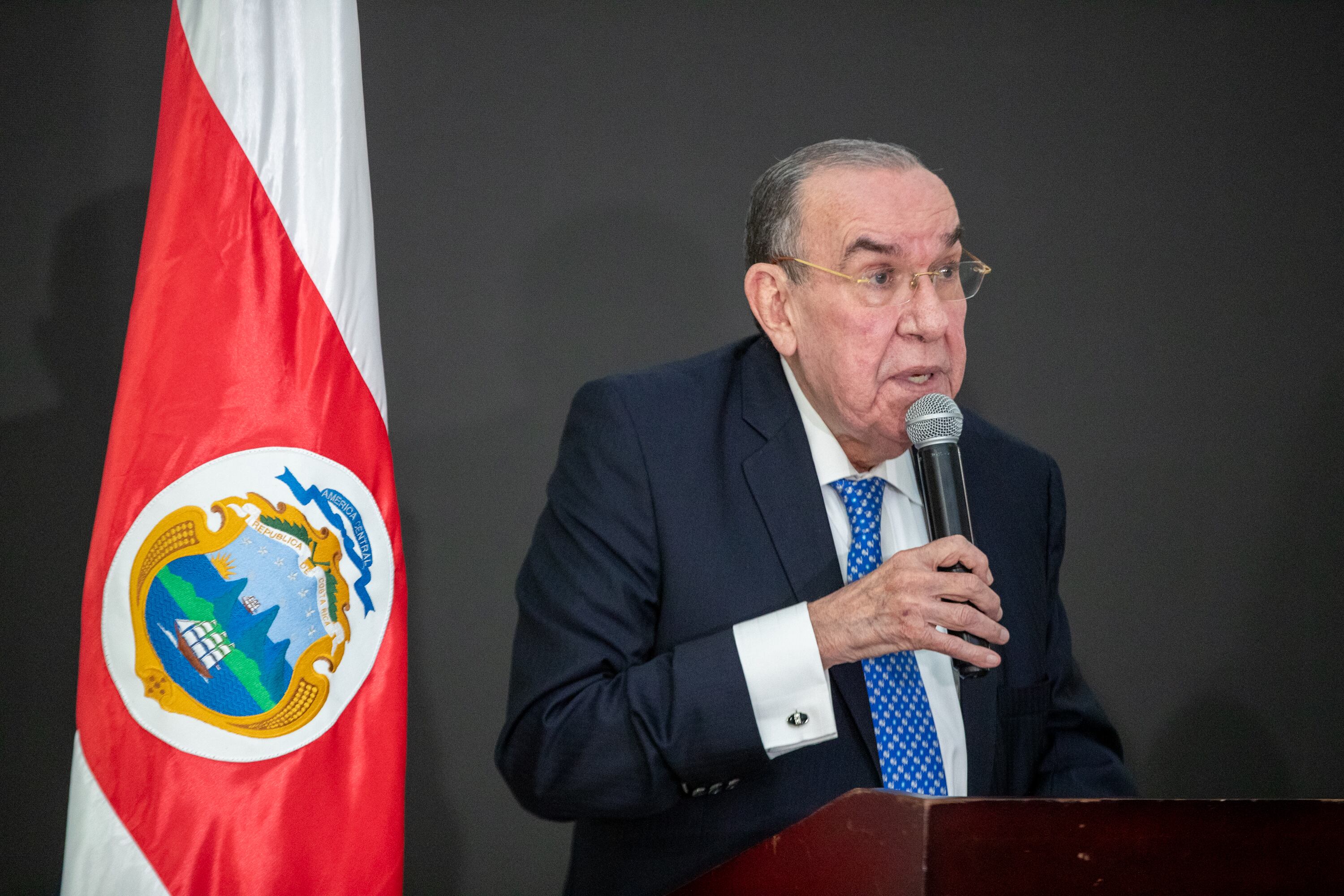 30/11/2023, San Jose, Corte Suprema de Justicia, reunión de los tres poderes de la República, el presidente de la República Rodrigo Chávez, el presidente de la asamblea legislativa Rodrigo Arias, el presidente de la Corte Suprema de Justicia Orlando Aguirre, la ministra de presidencia Natalia Díaz y la diputada Gloria Navas.