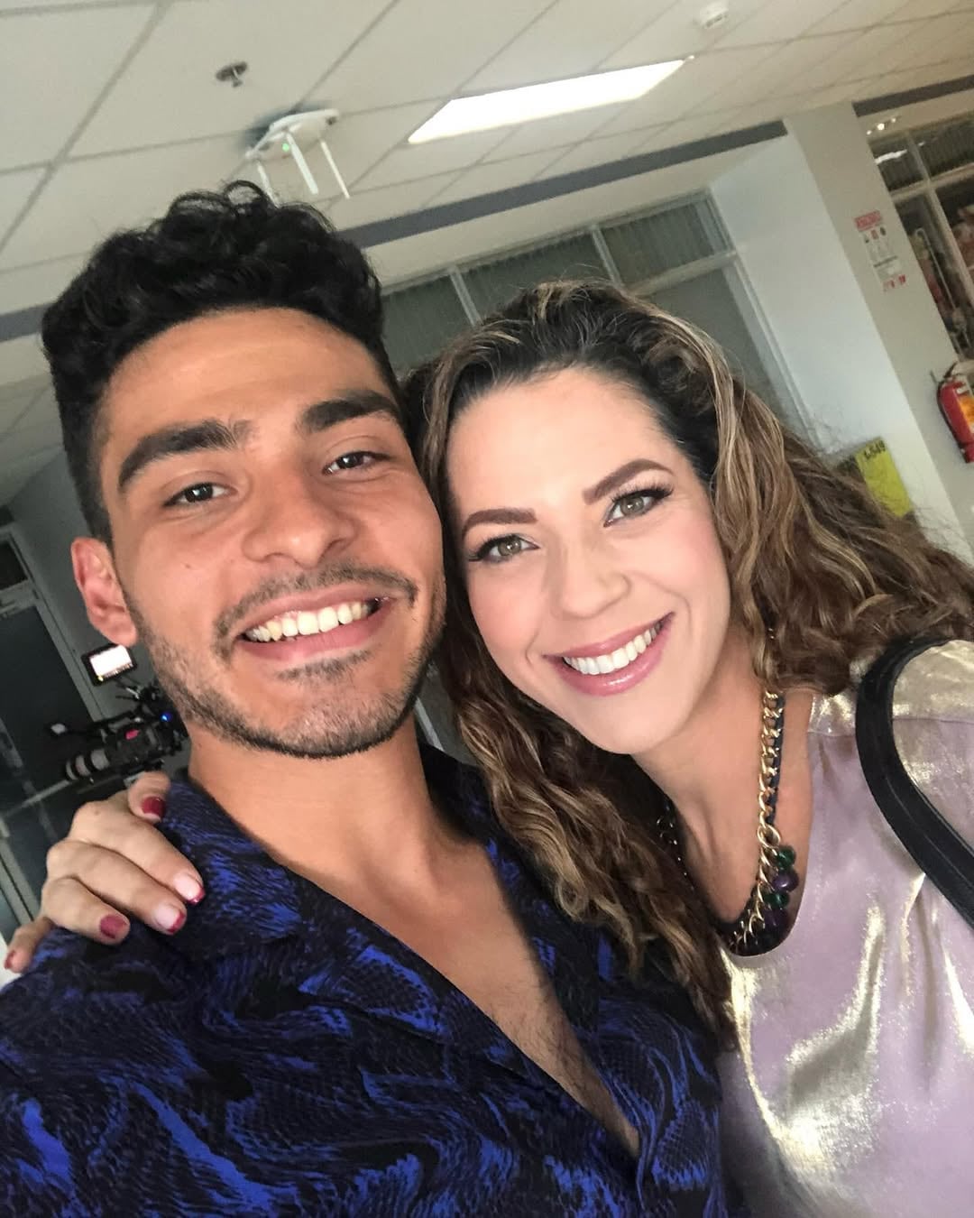 Julián Valverde, el nuevo periodista de Teletica, contó la difícil situación por la que pasó hace 10 años y que lo llevó al mundo del teatro y del cine antes de debutar en la televisión.