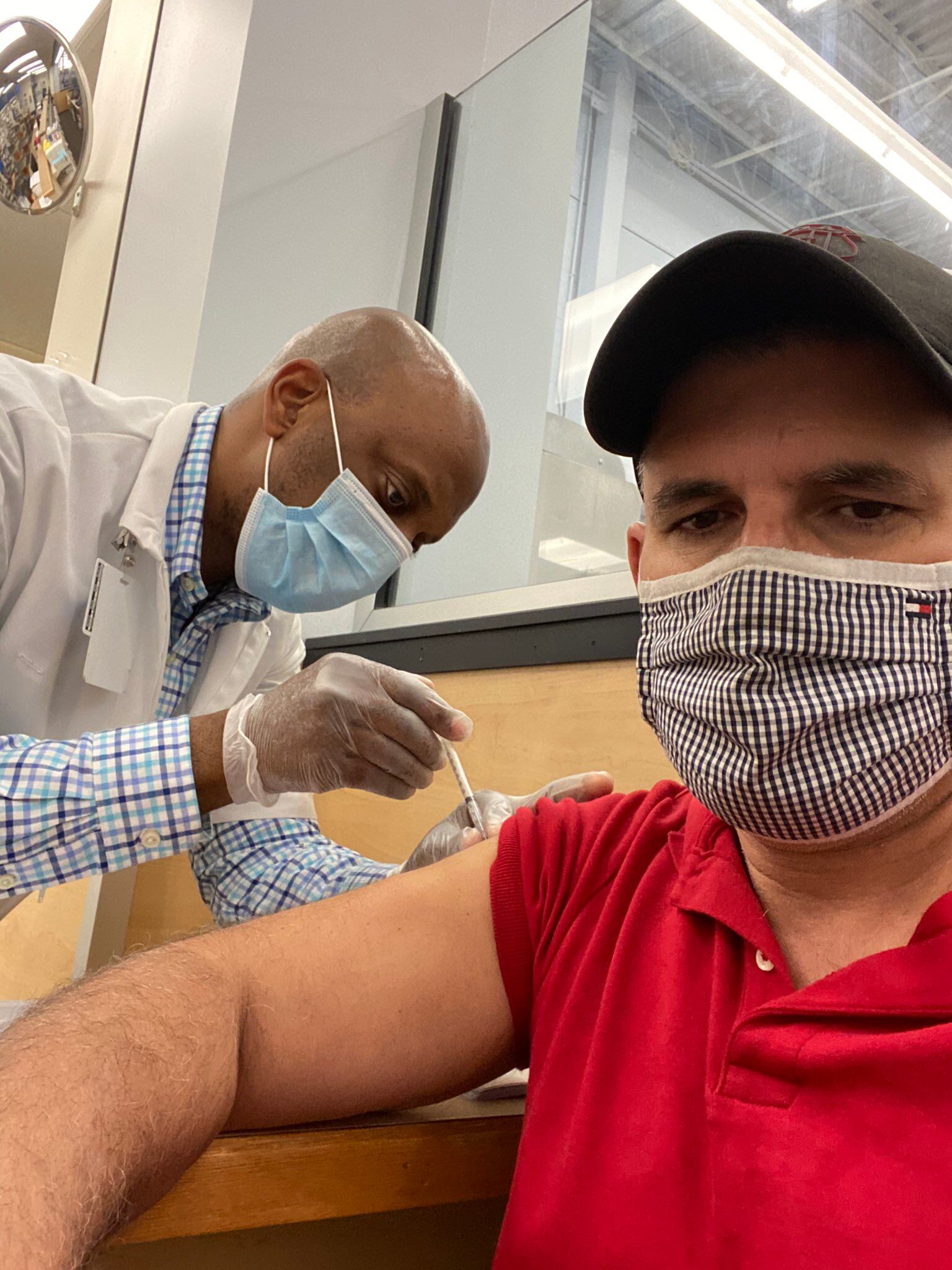 Aficionados manudos se vacunan contra el covid