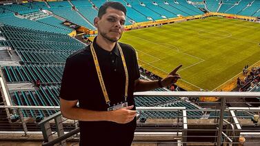 Periodista Diego Obando aprovechó la conferencia de Miguel Herrera para hacer algo impensado