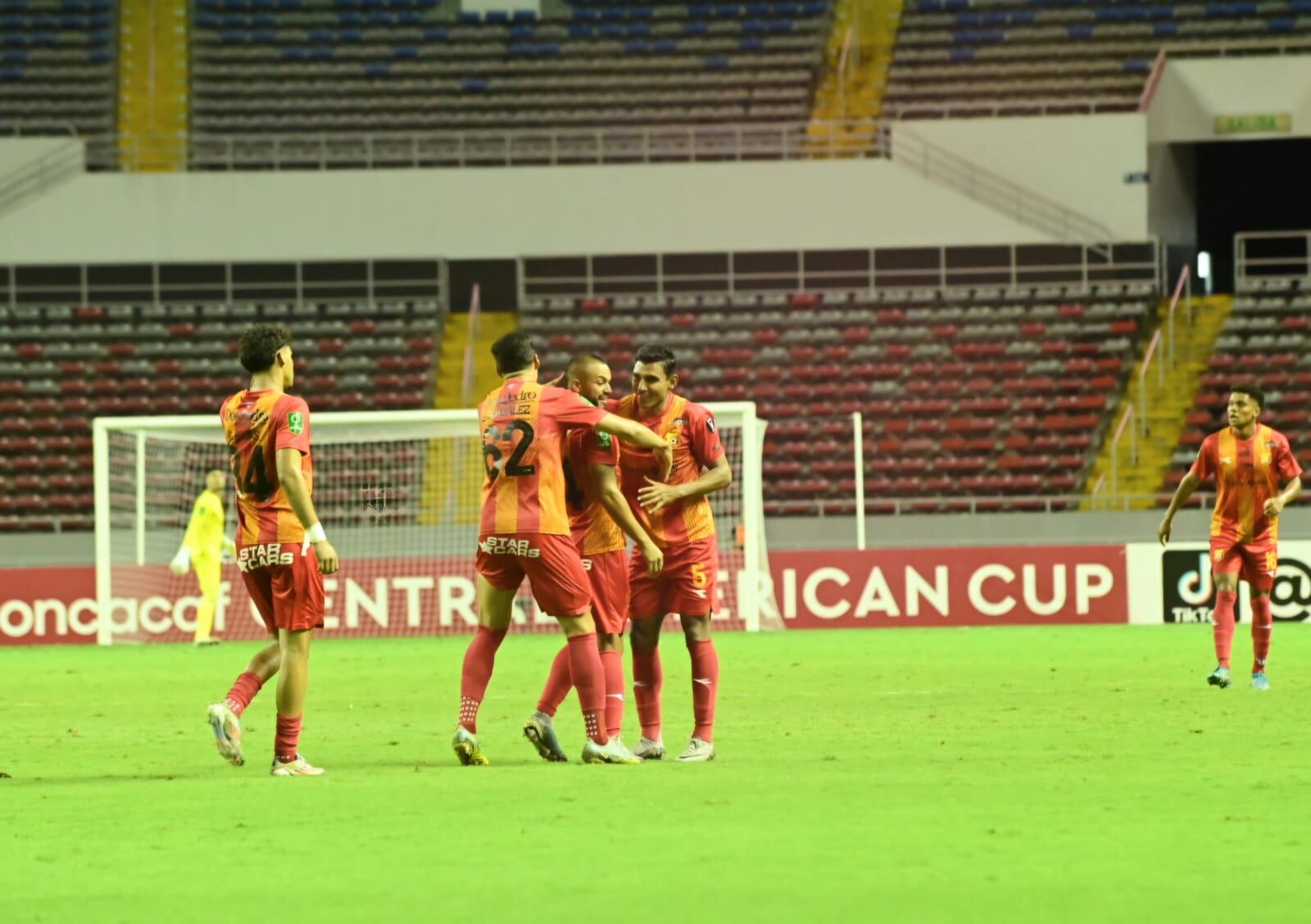 John Jairo Ruiz convirtió el gol del empate entre Herediano y Motagua, en el cierre de la fase de grupos de la Copa Centroamericana de Concacaf.