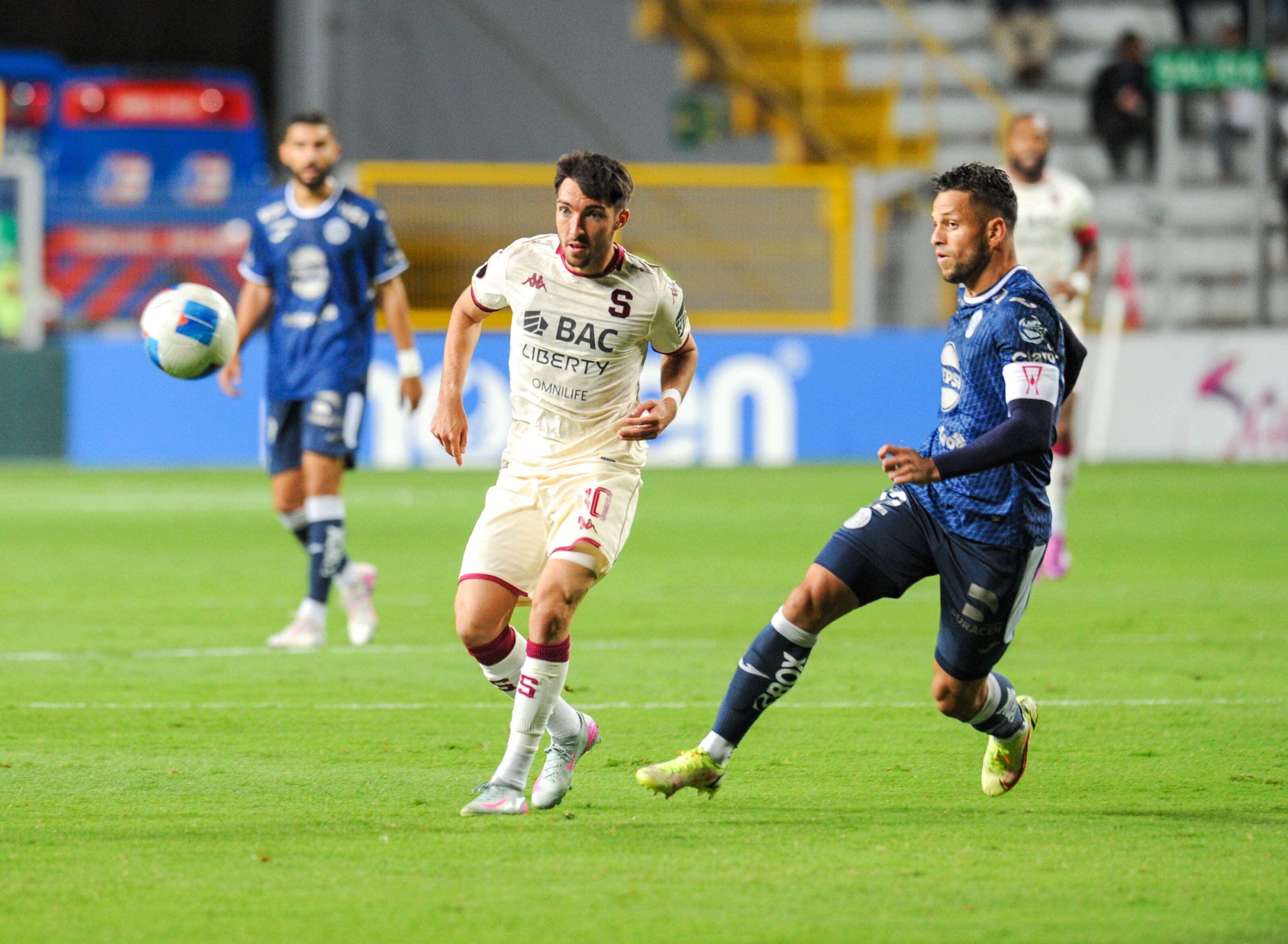 Deportivo Saprissa y el Fútbol Club Motagua.