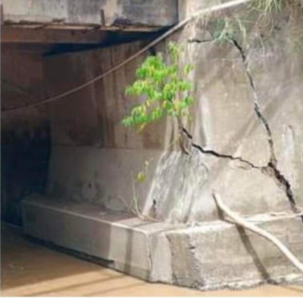 Daño en puente de Taras, Cartago, ocasionado por fuertes lluvias. Viernes 18 de octubre.