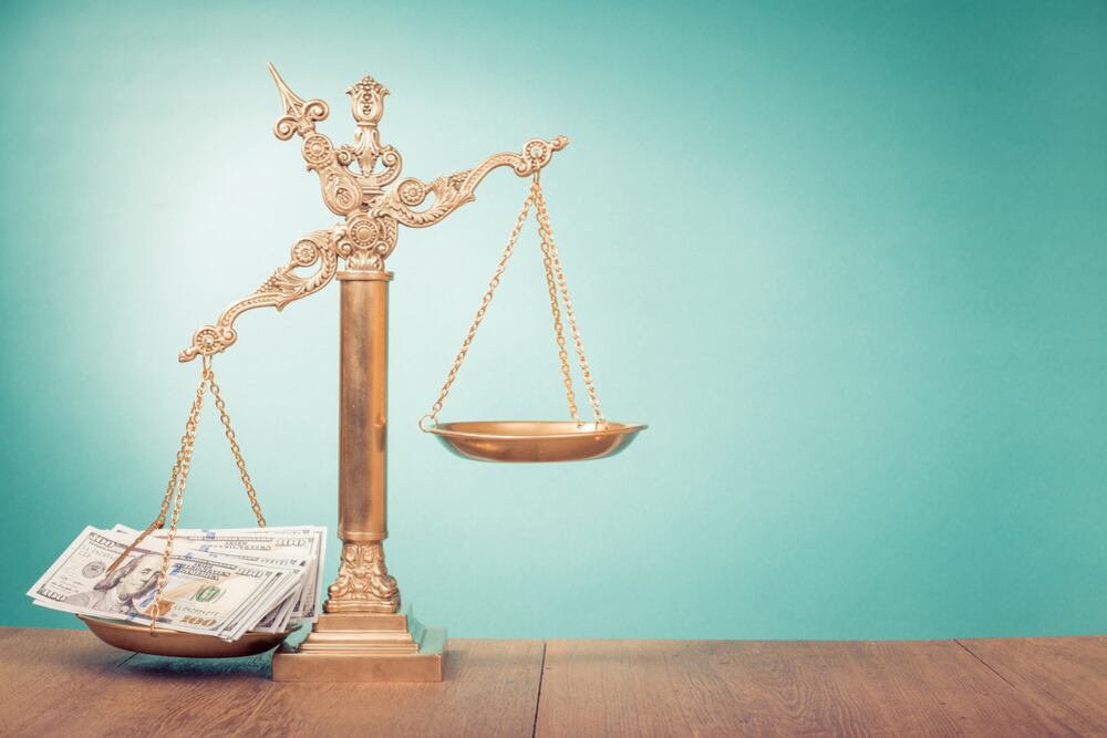 Costa Rica ha adoptado un mercado cambiario en el que se busca un flotación del dólar, pero el Banco Central tiene la capacidad de intervenir de forma permanente.