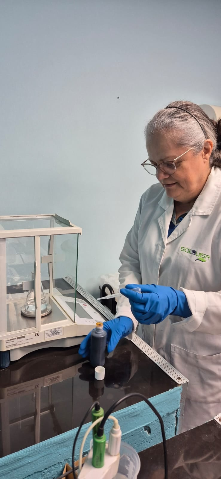 El Colegio de Químicos de Costa Rica alerta sobre los riesgos de combinar productos de limpieza en el hogar, una práctica que podría generar graves efectos en la salud.