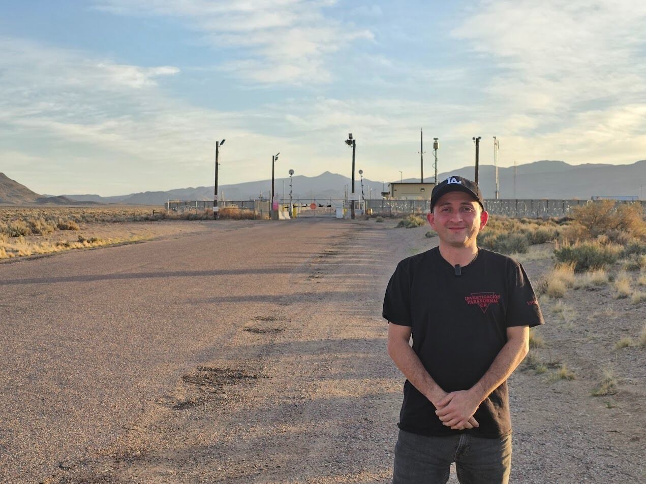 Marco González y Óscar Quirós del equipo de Investigación Paranormal CR y del grupo Clan Revoluciona2 se lanzaron de lleno a esta misión entre el 12 y 13 del pasado abril y visitaron el Área 51 en Nevada, Estados Unidos