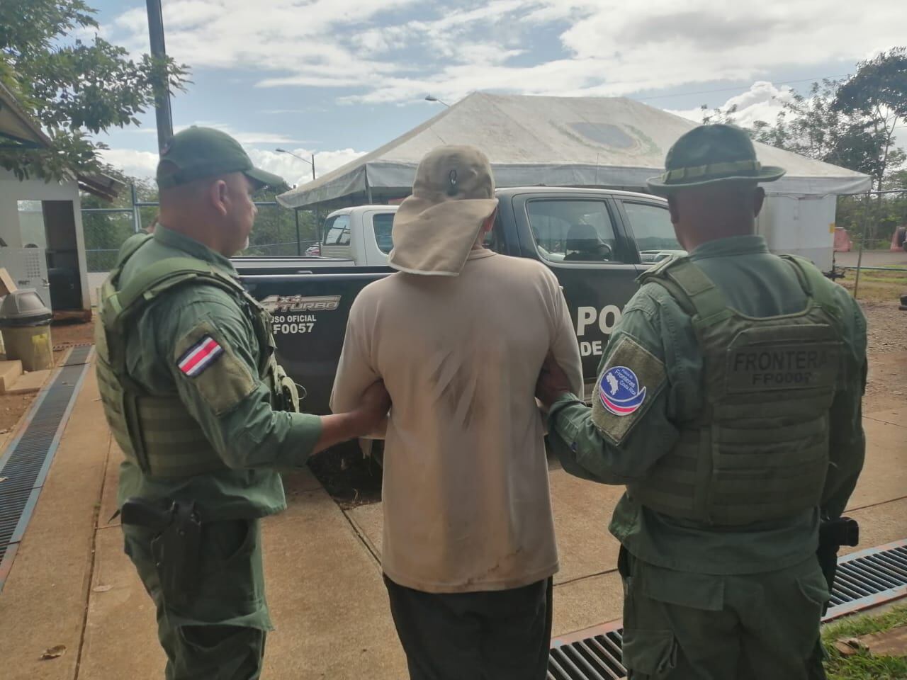 El sospechoso tenía la cédula de residencia vencida.