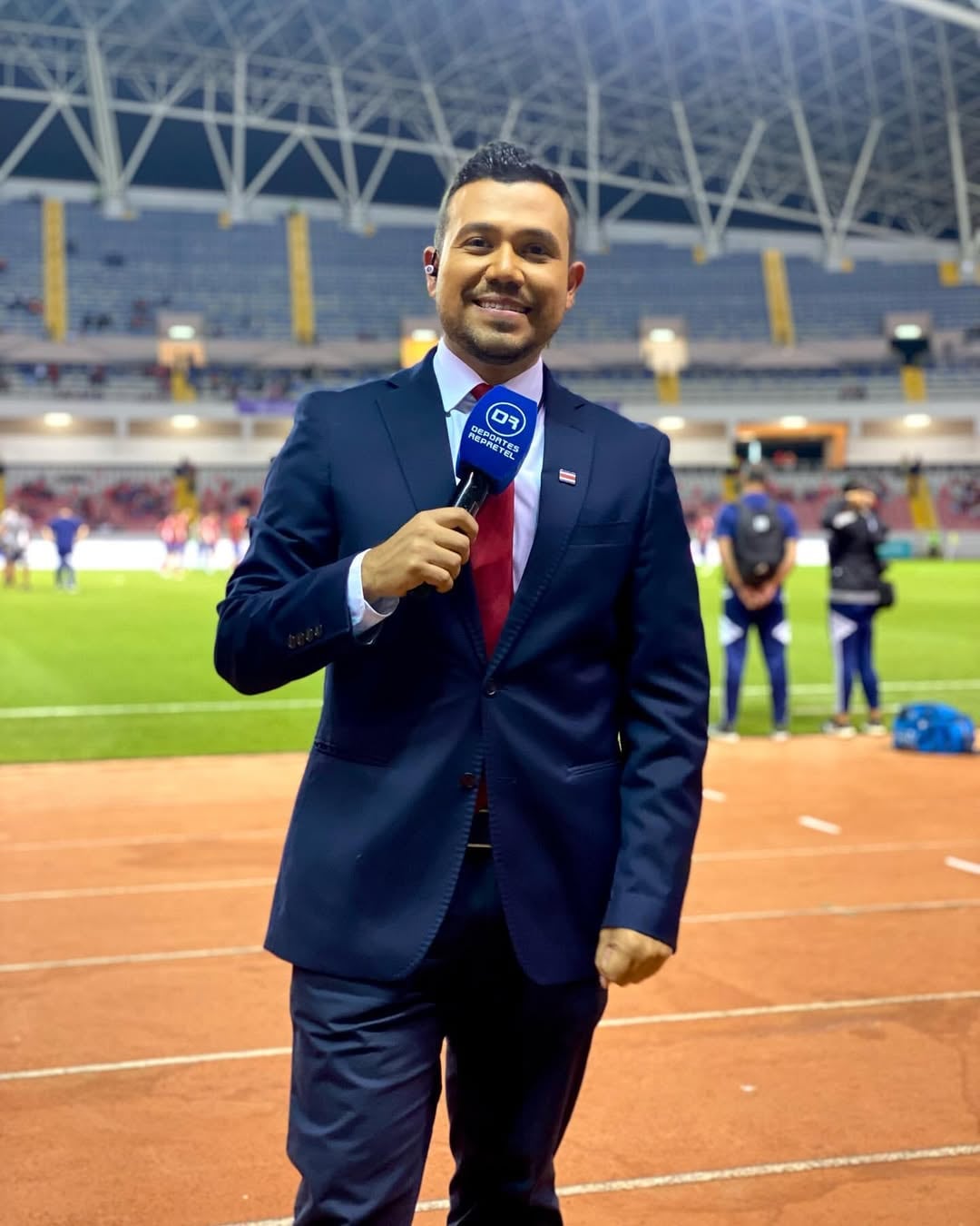 El periodista deportivo Estefan Monge confirmó su salida de canal 6 a través de una publicación que hizo en Instagram y que tituló con un “gracias”.