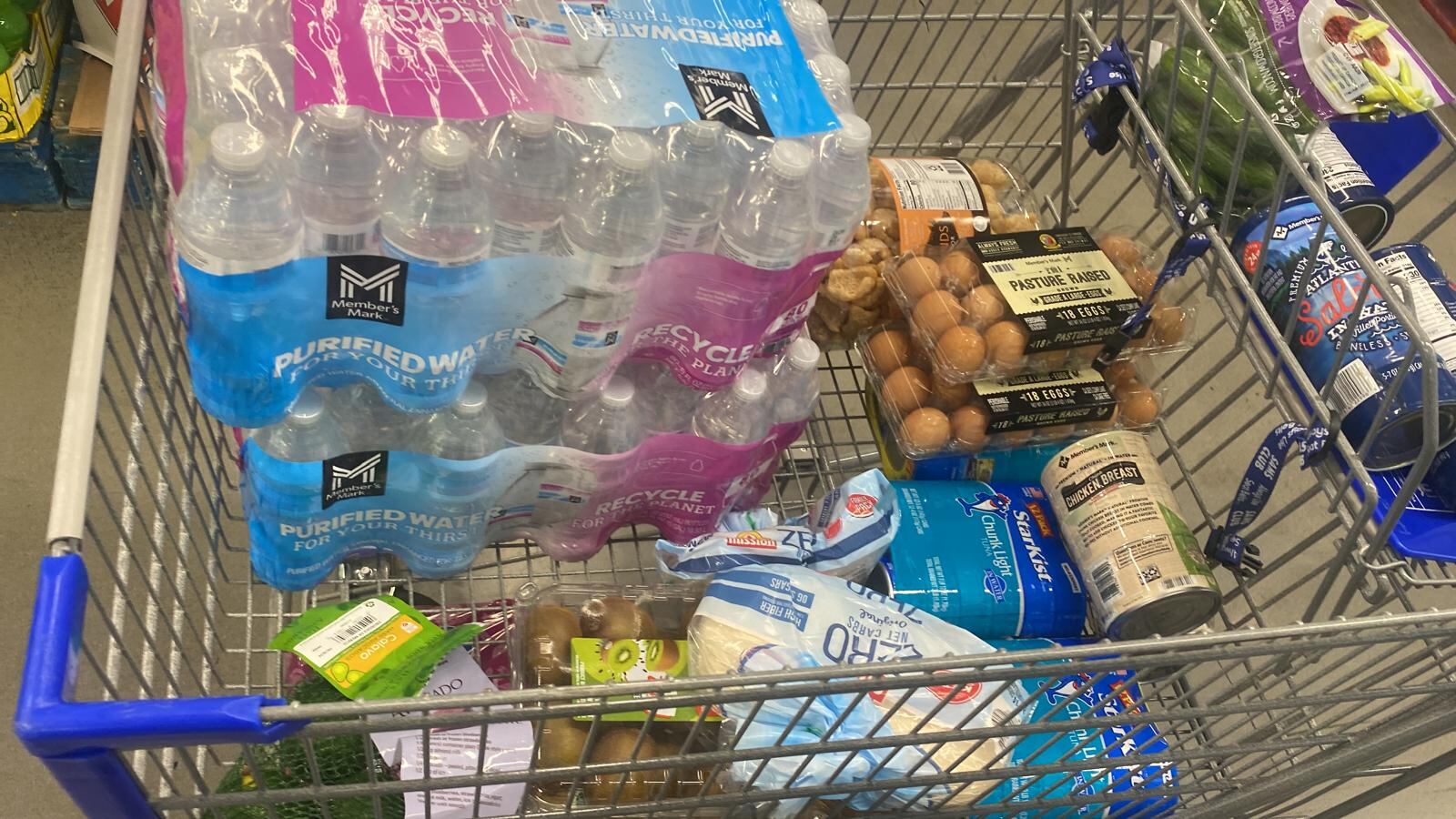 Don Jorge “Coco” Garro, asegura que por donde él vive el huracán Milton solo pasará en categoría 2 y por eso no evacua.