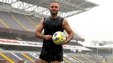 Anthony Porras sorprende al usar los colores que causará mucha molestia a los morados