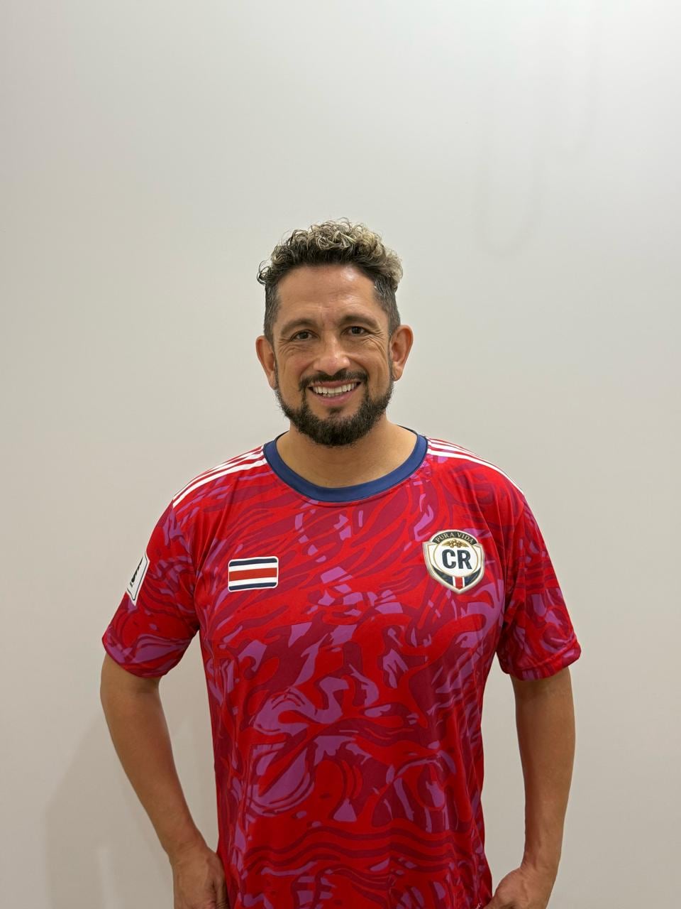 El equipo Pura Vida reúne a figuras conocidas del entretenimiento y el deporte nacional para disputar partidos con fines de ayuda.