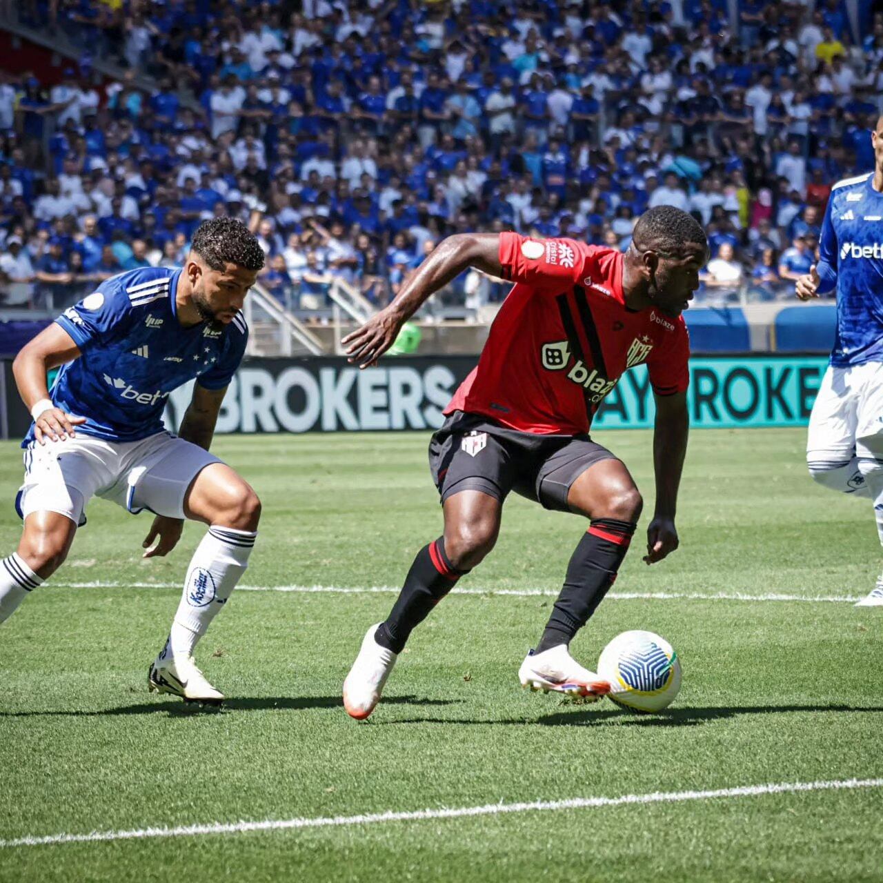 Joel Campbell consiguió anotarle a Cruzeiro, un histórico del fútbol de Brasil. Fotografía: Atlético Goianiense