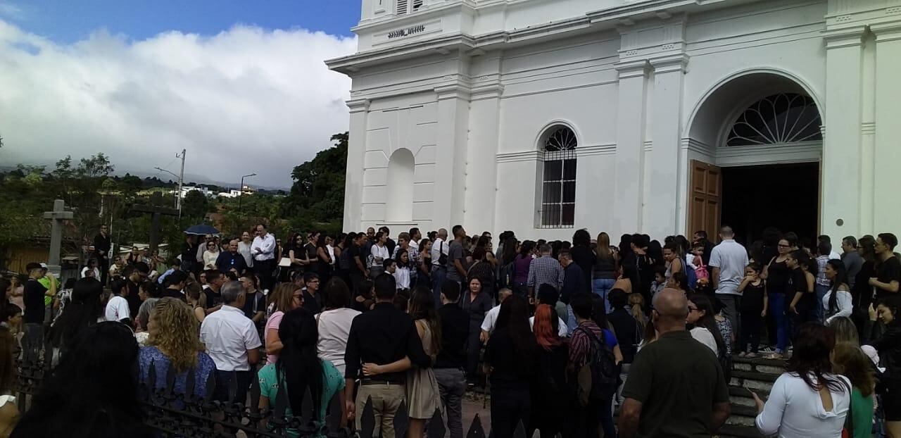 Funeral de Eva Morera, joven asesinada por su expareja en Heredia. Foto Adrián Galeano