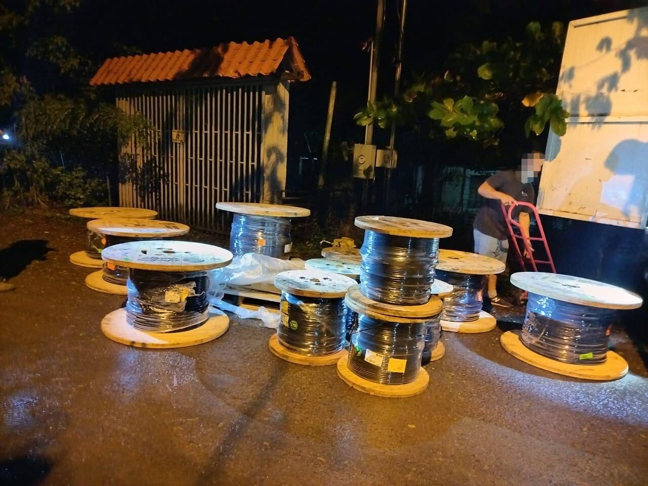 Decomiso de cable robado a trailero en un asalto