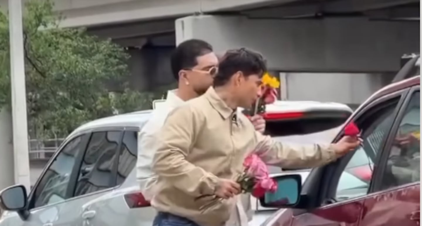 Maluma y Ryan Castro se vuelven virales tras curiosa escena en un semáforo
