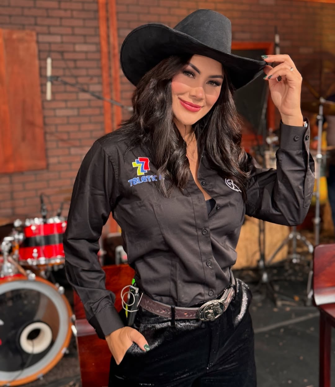 Monserrat del Castillo se conmovió frente a las cámaras al conocer la triste historia del cantante Lucas González, del dúo Andy y Lucas.