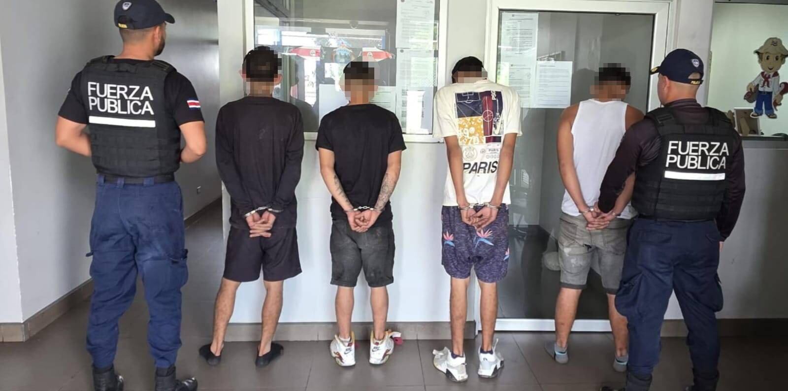 Cuatro detenidos de la banda Los Galleros, así se llama una banda que al parecer reclutó Jonathan Pérez Méndez, alias Tan, un supuesto narco que está en fuga desde principio del 2025. Foto: OIJ