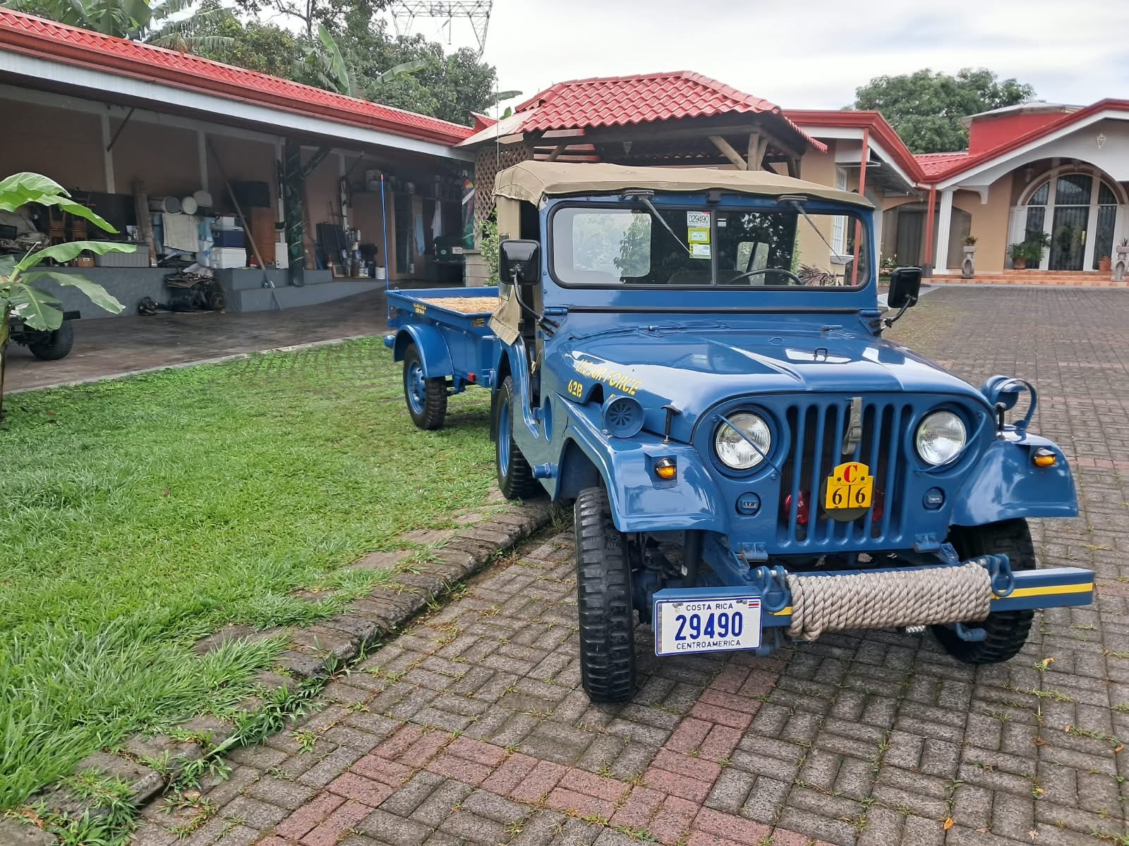Jeep Willys del año 68.