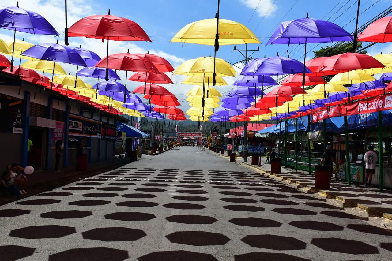 पाल्मारेस फेअरग्राउंड्सचे प्रवेशद्वार असे दिसते. छायाचित्रण: जॉर्ज नवारो.