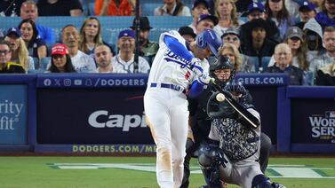 Dodgers golpean primero a los Yankees con un cuadrangular de Freddie Freeman en la décima entrada
