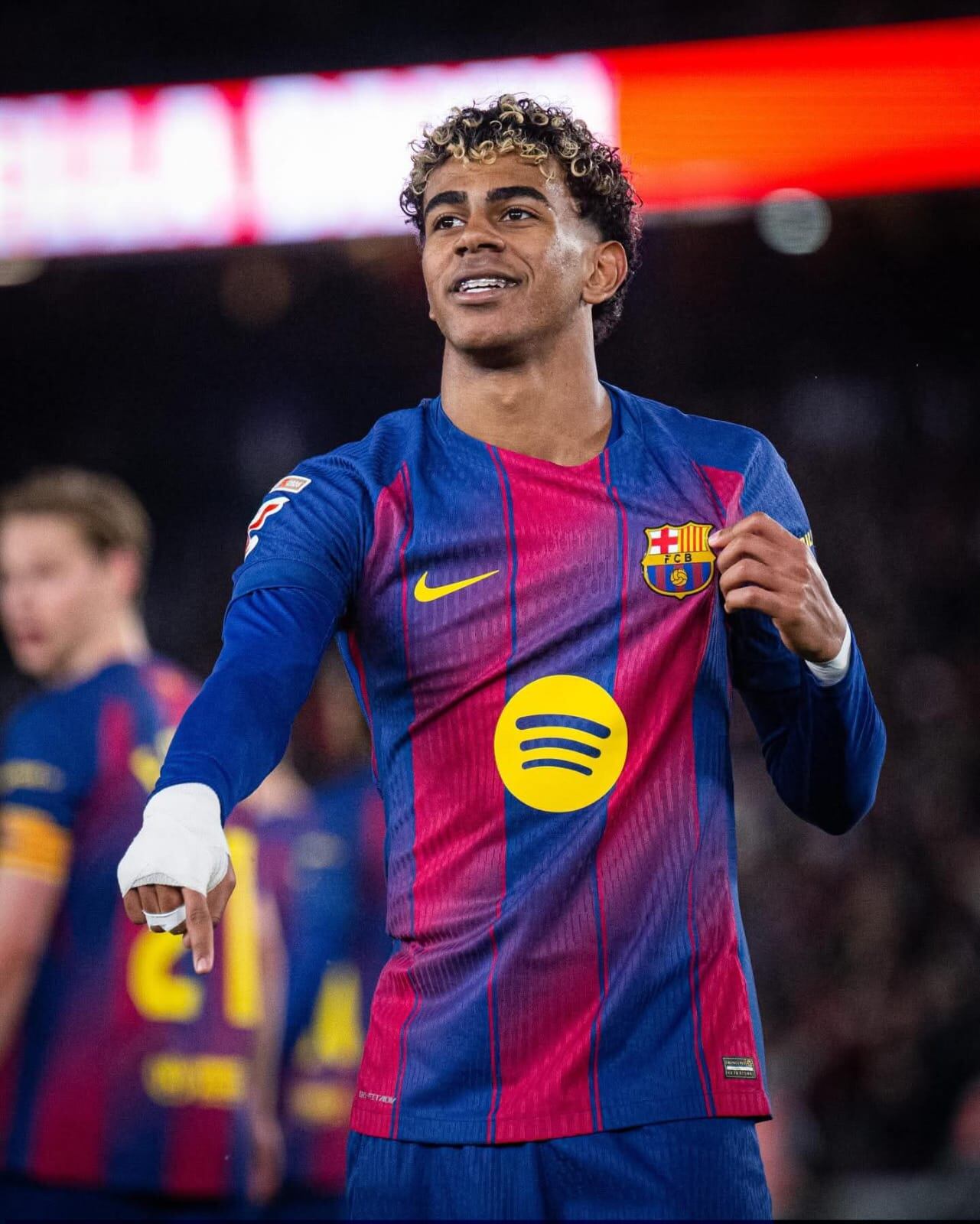 Lamine Yamal marcó un golazo de tijera ante el Real Oviedo