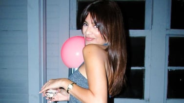 Celeste León, hija de Erick León, aclara cómo se gana la vida