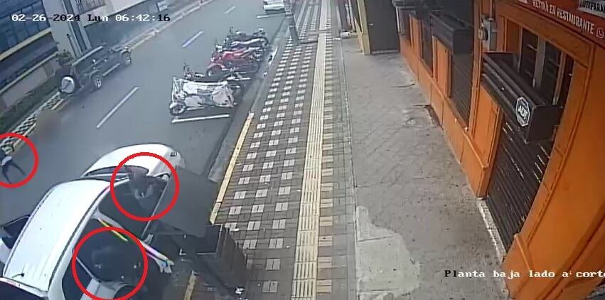 Los sicarios estaban dentro de un carro esperando a que Chombo saliera.