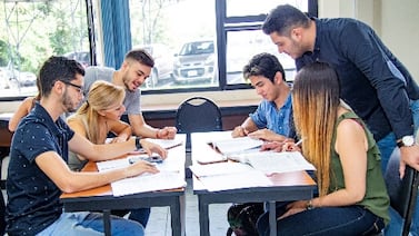 ¿Necesita una beca para la universidad? Esta información le interesa