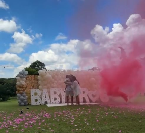 Choché Romano y Ashley García recibieron así la sorpresa.