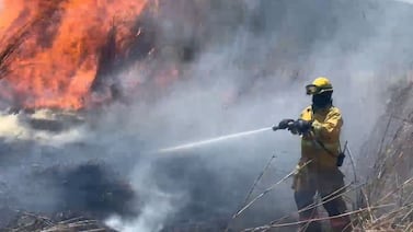 Incendio industrial en Sarapiquí provoca explosiones y moviliza a los bomberos