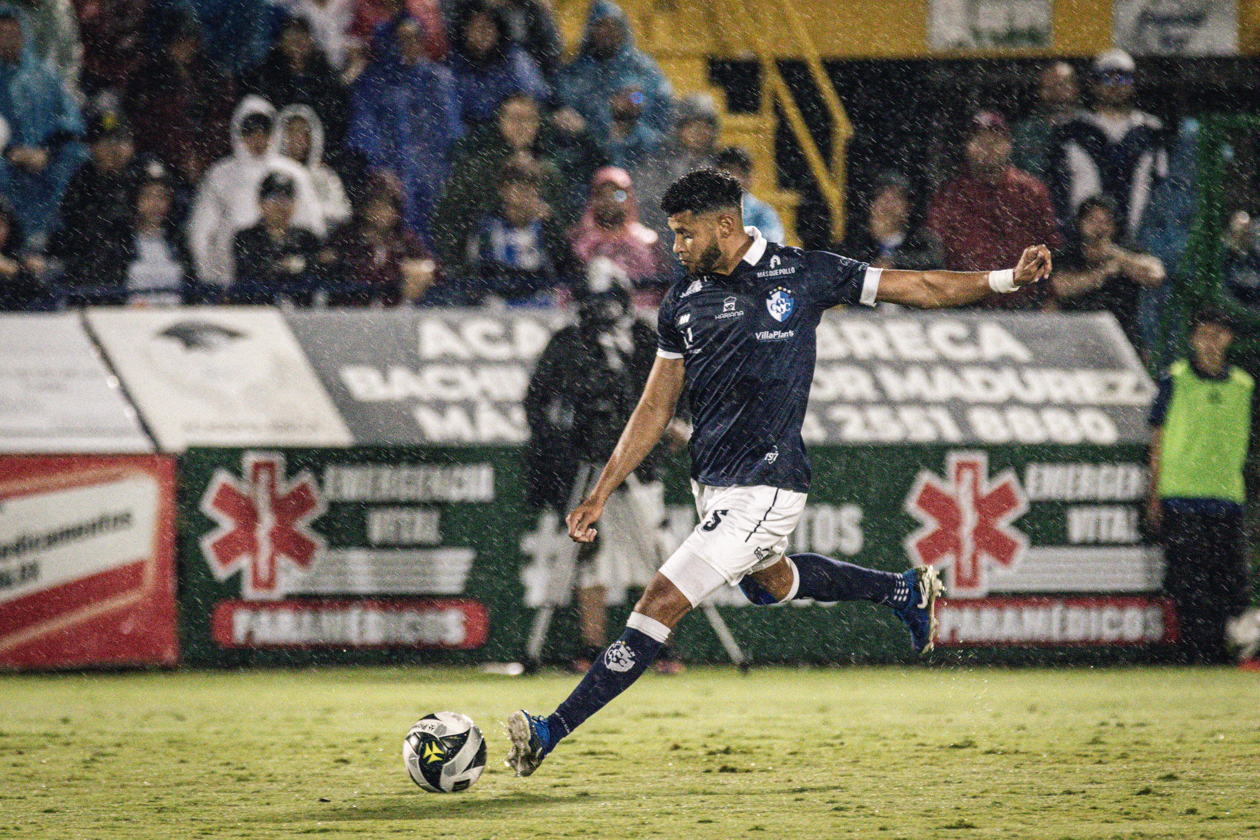 Cartaginés - Sporting, estadio Fello Meza