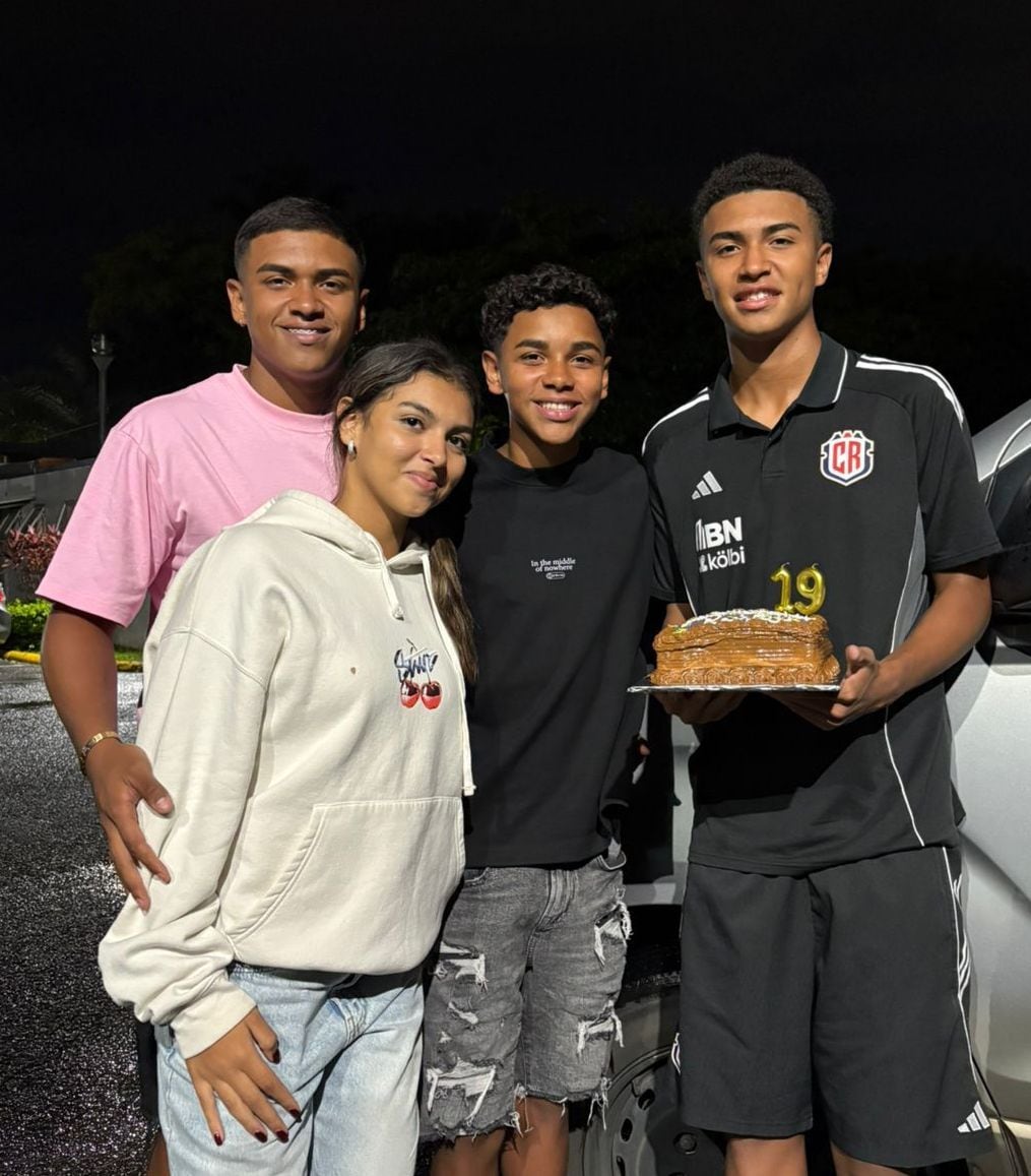 Kenay Myrie y Kenan Myrie, jugadores del Deportivo Saprissa. Cortesía Roy Myrie.