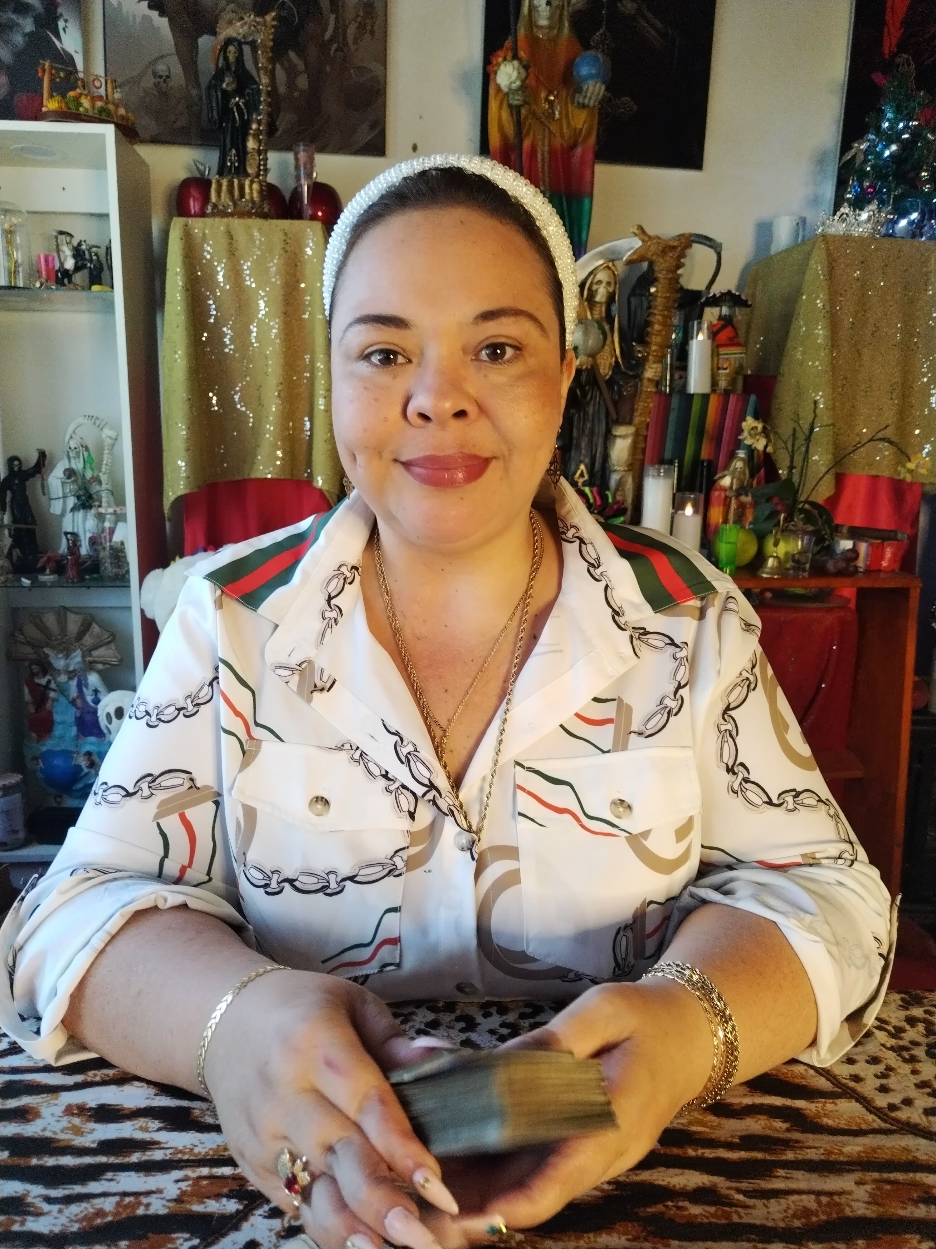 Mithzi Bonilla, la popular tarotista de las redes sociales, en donde la conocen como Mithzi-Tarot, pegó 2 de 3 números de los tres premios más grandes del Gordo Navideño.