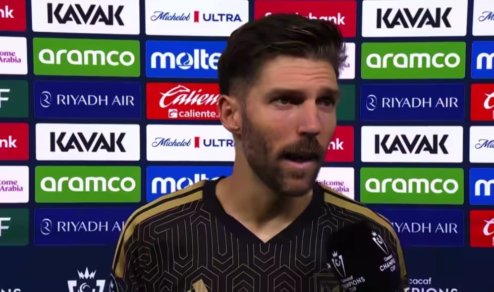 Ryan Hollingshead no pudo ocultar la frustración tras empaete ante la Liga