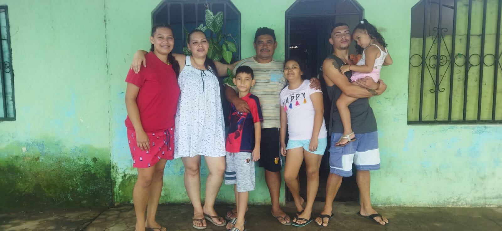 Alejandro Pérez Gutiérrez estuvo 57 horas nadando en altamar, agradece la oportunidad para disfrutar con sus hijos. Foto: Cortesía para La Teja