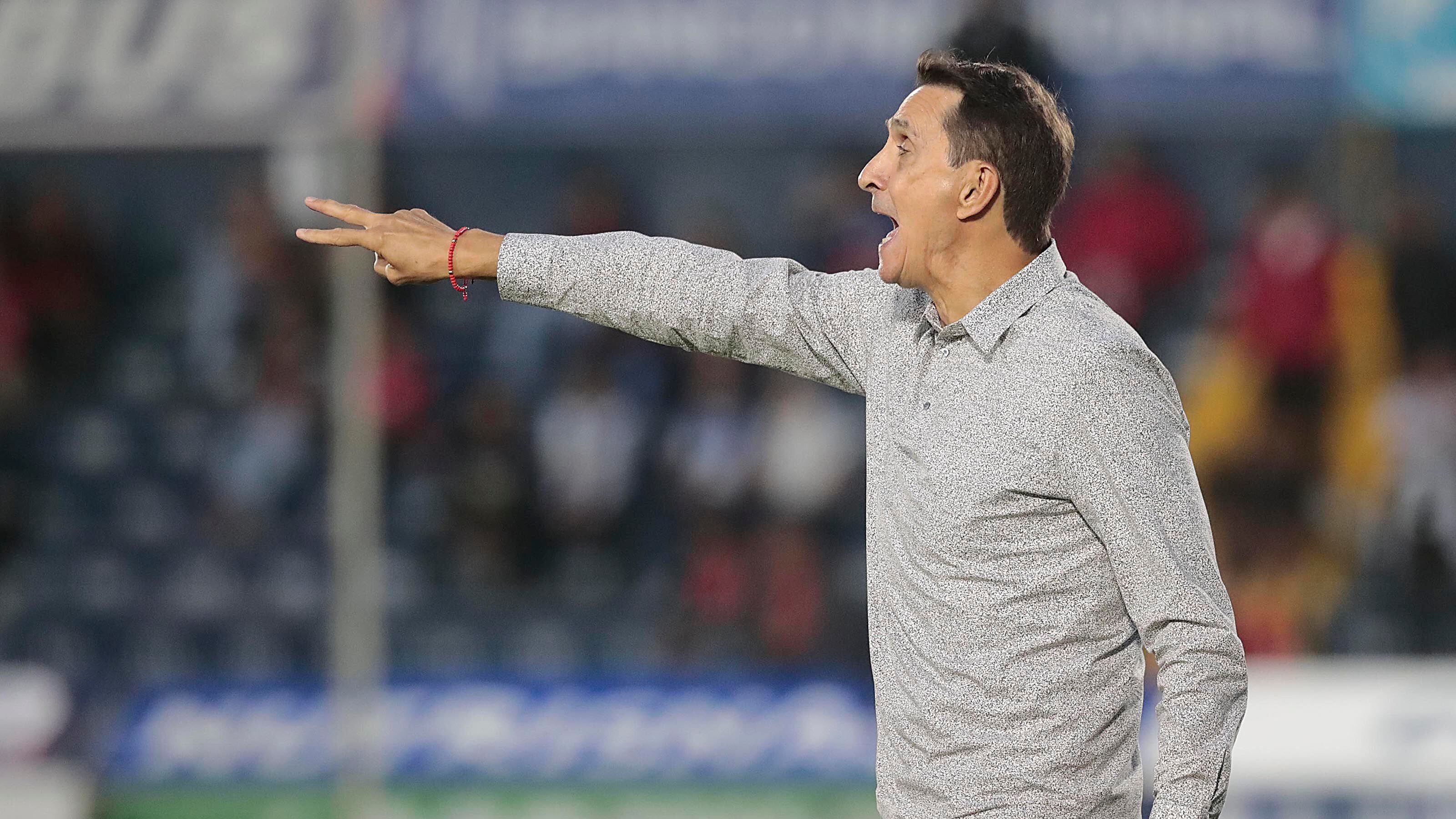 Nueva versión del Clásico Nacional entre Alajuelense vs. Saprissa. En la cancha se verán las caras Fidel Escobar y Joel Campbell, Celso Borges y Javon East. Será además el primer duelo entre los técnicos Vladimir Quesada y Alexandre Guimaraes, aunque el primero no podrá estar en el banquillo por sanción. Foto: Rafael Pacheco Granados