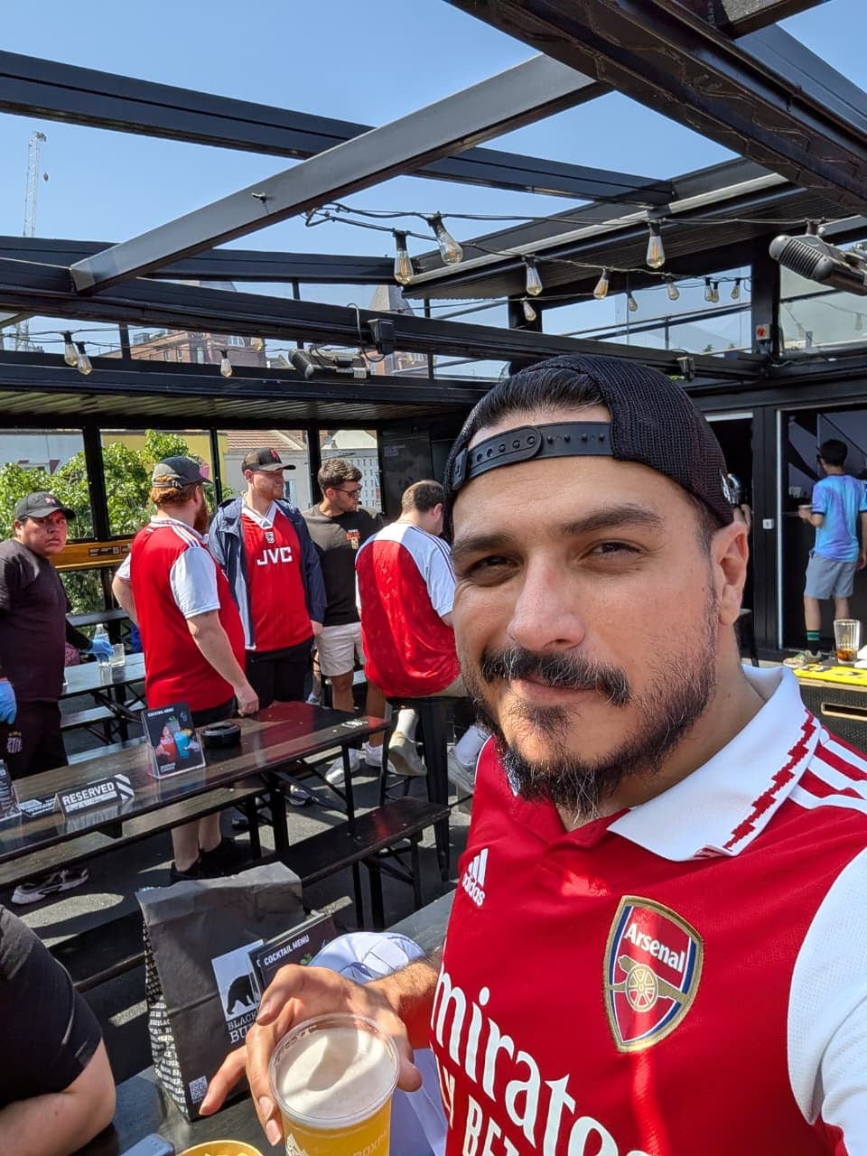 Arturo Corrales, aficionado costarricense del Arsenal, está viviendo todo un sueño en Londres.