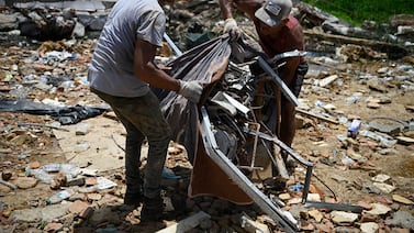 Tras los terremotos en Venezuela, la chatarra se convirtió en el sustento de muchas familias